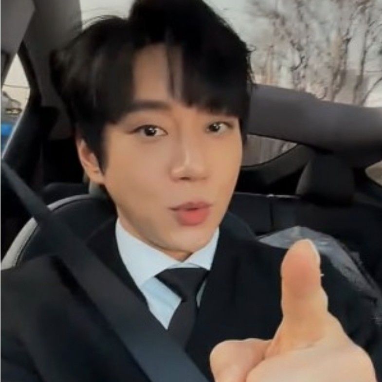 Recent activity shot of Hwang Chiyeol