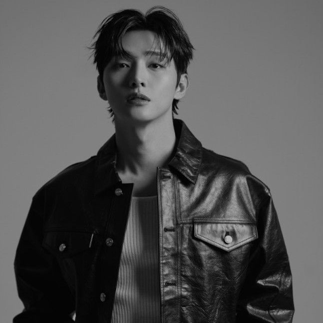 A moment captured by Yoon Jisung's fan