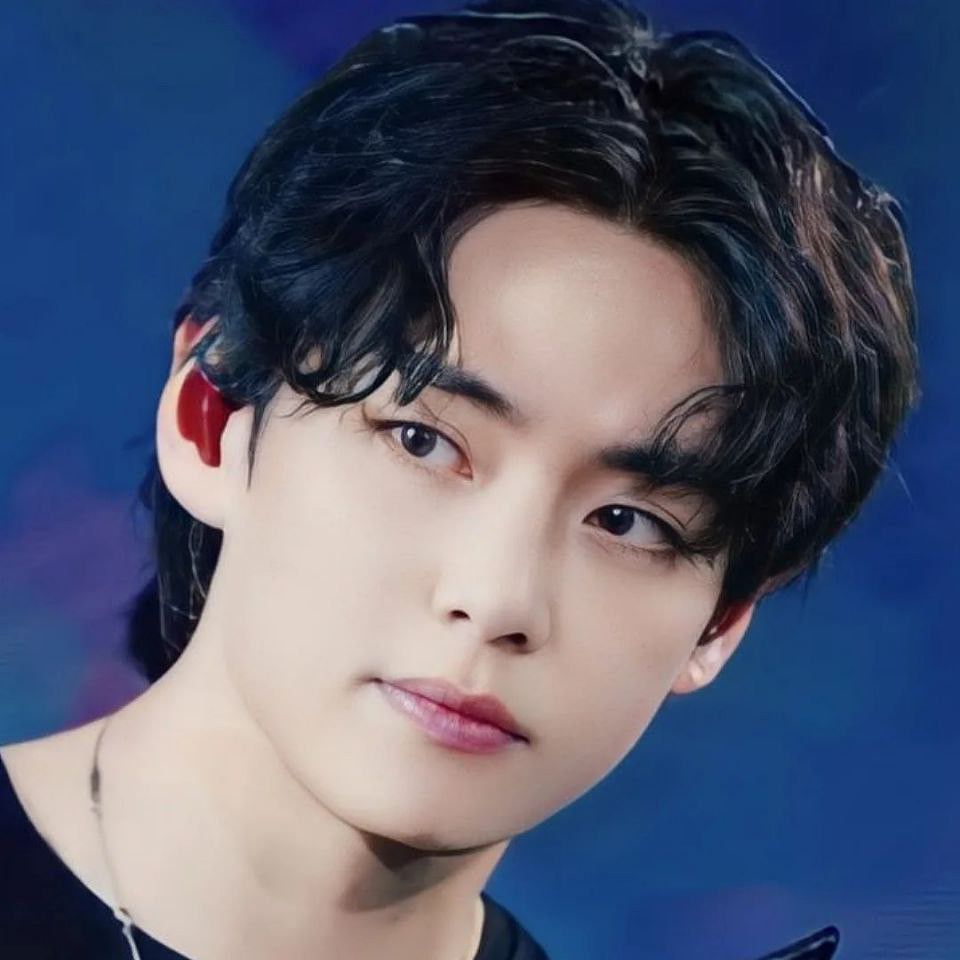 뷔 (방탄소년단)의 최신 사진