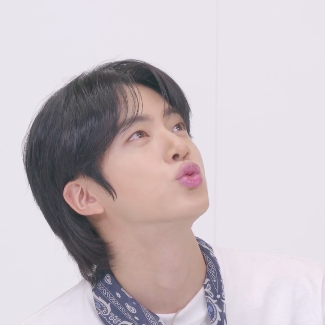 Foto aktivitas terbaru Jin (BTS)
