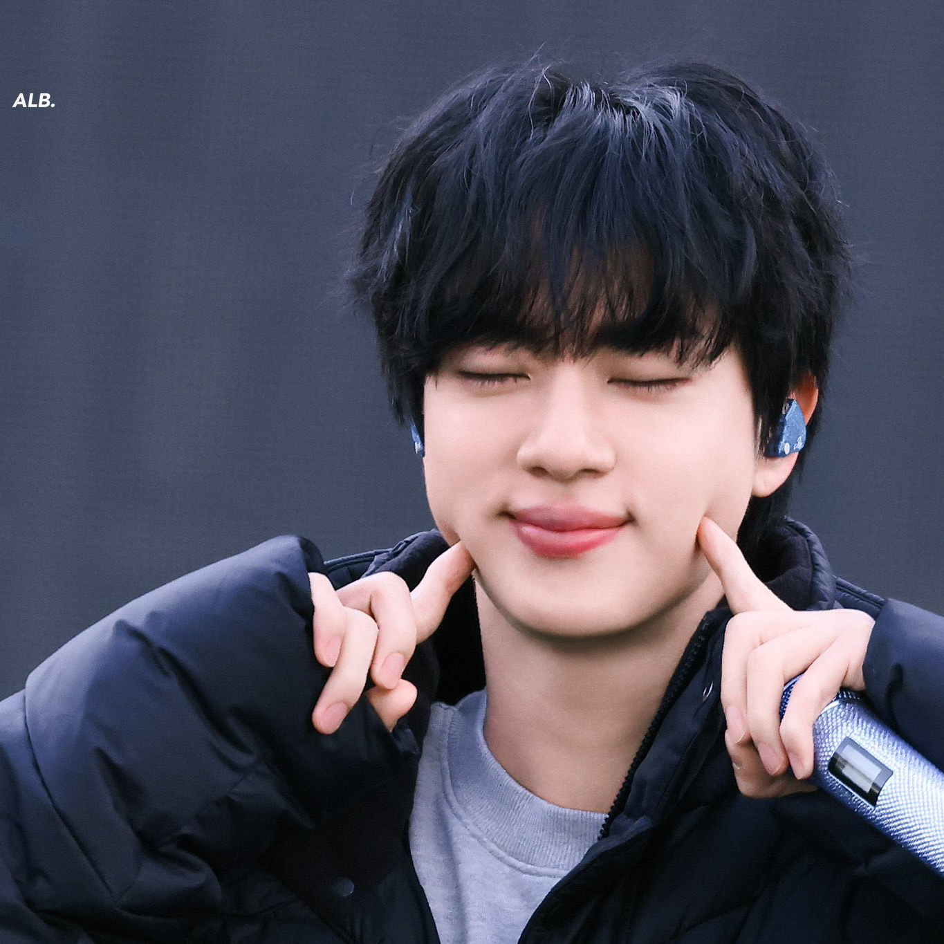 Foto aktivitas terbaru Jin (BTS)