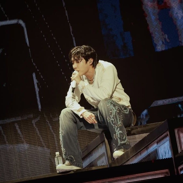 제이홉 (방탄소년단)의 최신 사진