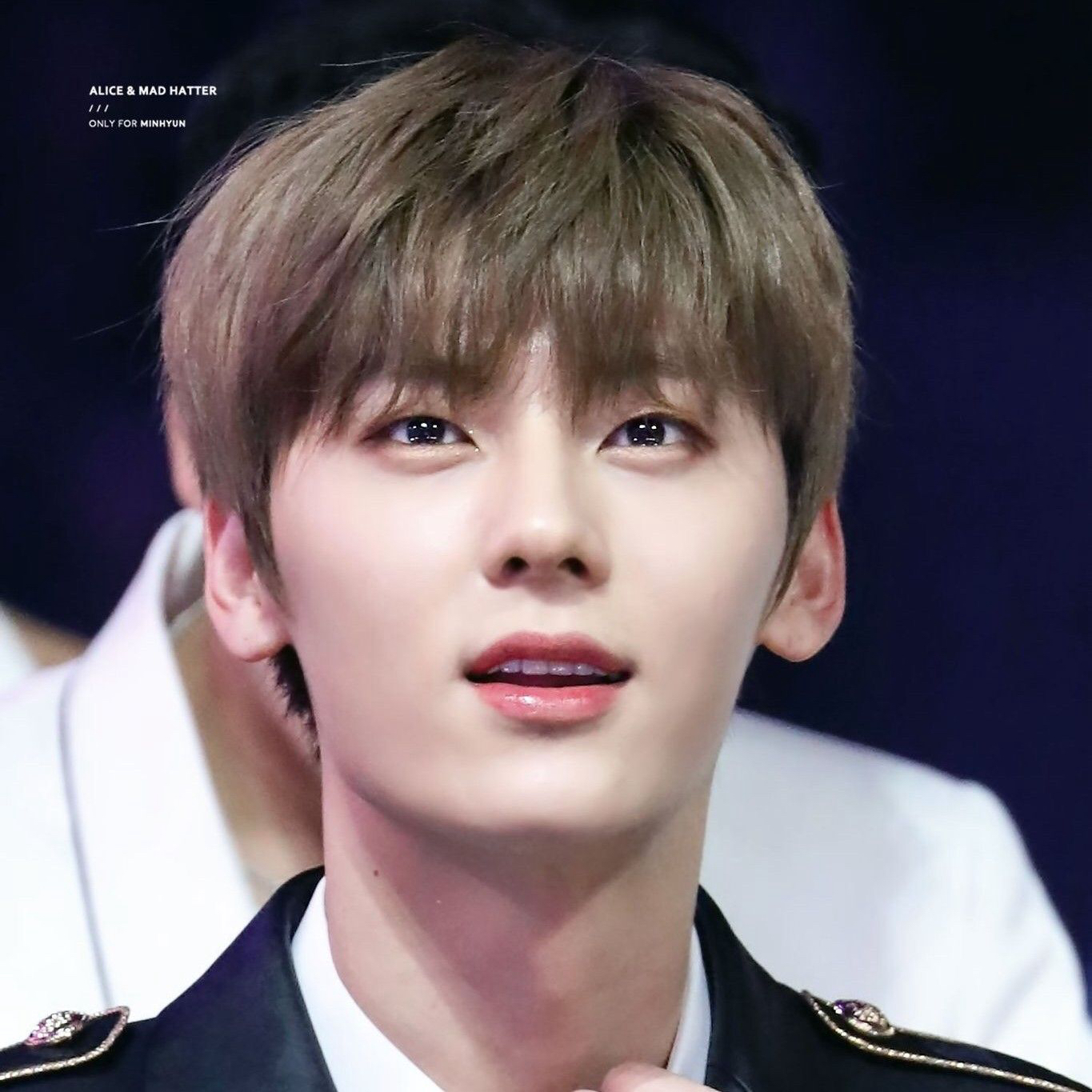 A moment captured by Hwang Minhyun's fan