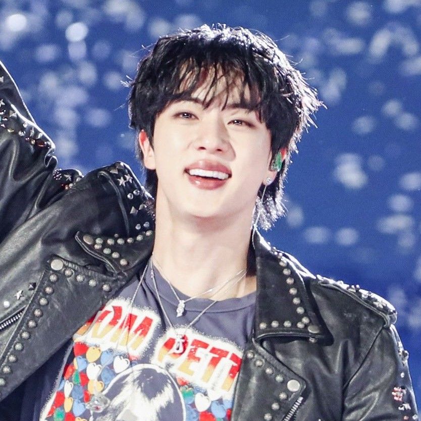 Momen yang diabadikan oleh penggemar Jin (BTS)