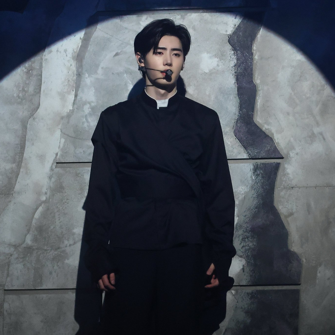 Latest photo of Sunghoon (ENHYPEN)