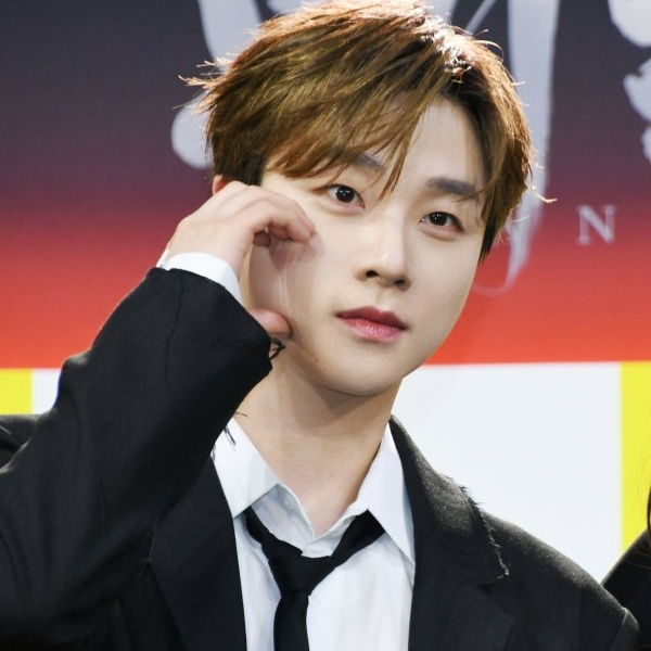 Recent activity shot of JAY (iKON)