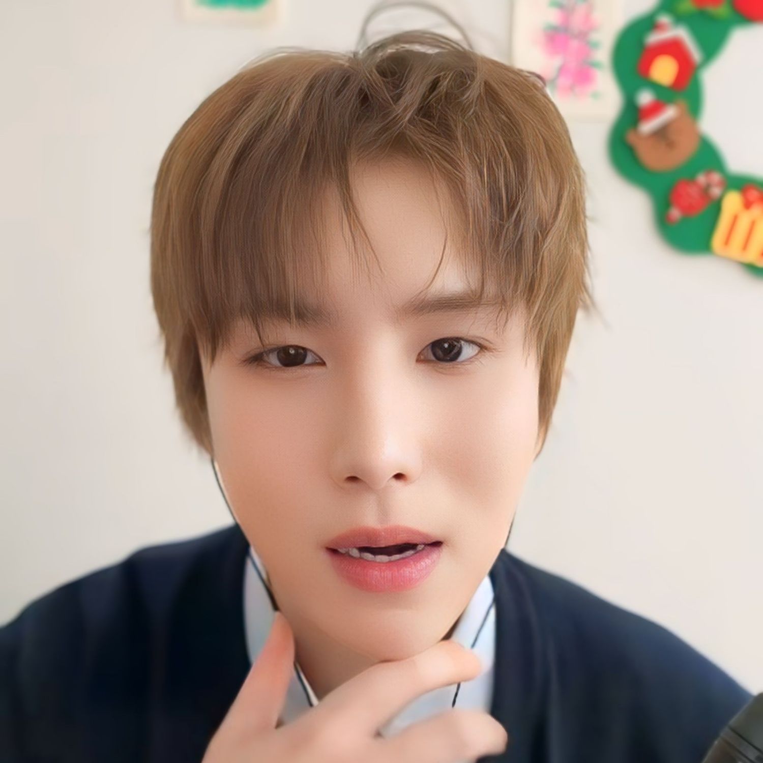 A moment captured by Wow (A.C.E)'s fan