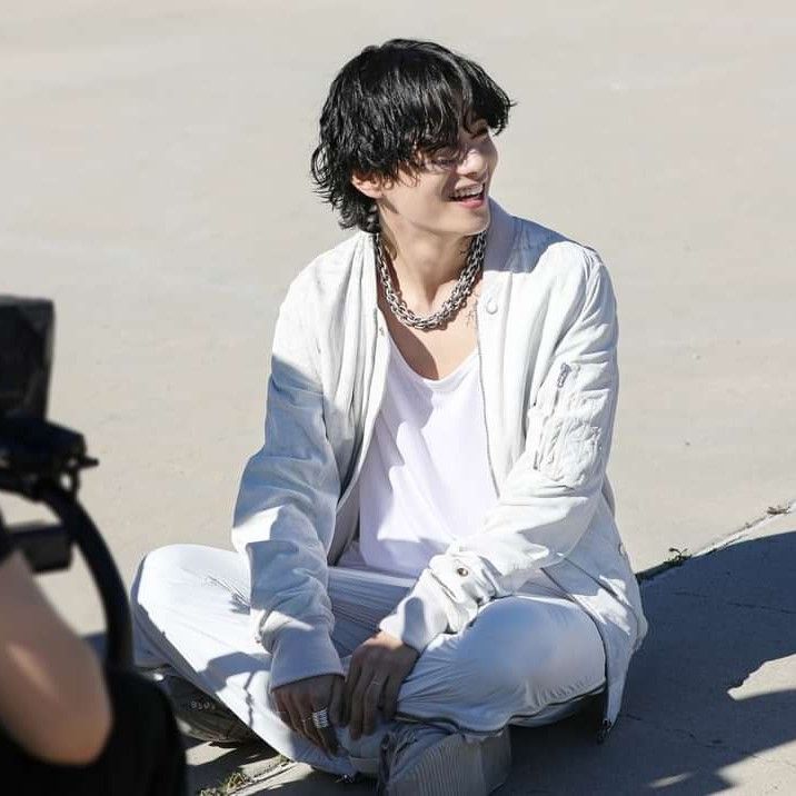A moment captured by V (BTS)'s fan