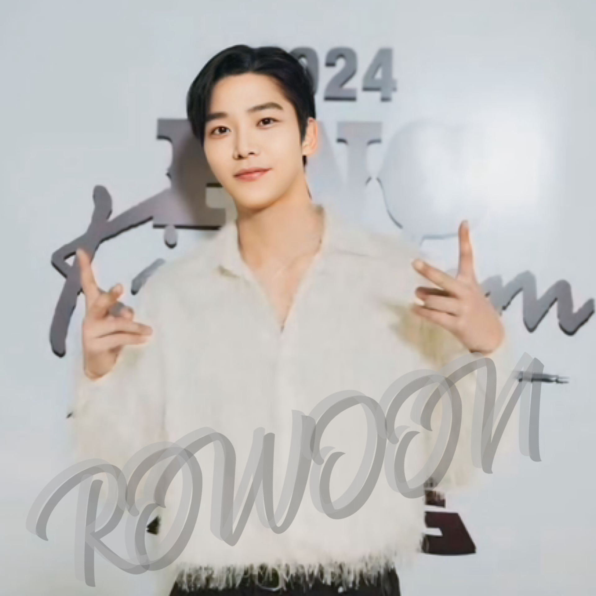 로운의 최신 사진