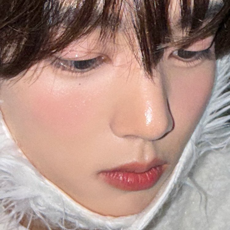 Recent activity shot of Han Yujin (ZEROBASEONE)