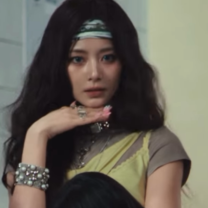 Latest photo of Tzuyu (TWICE)
