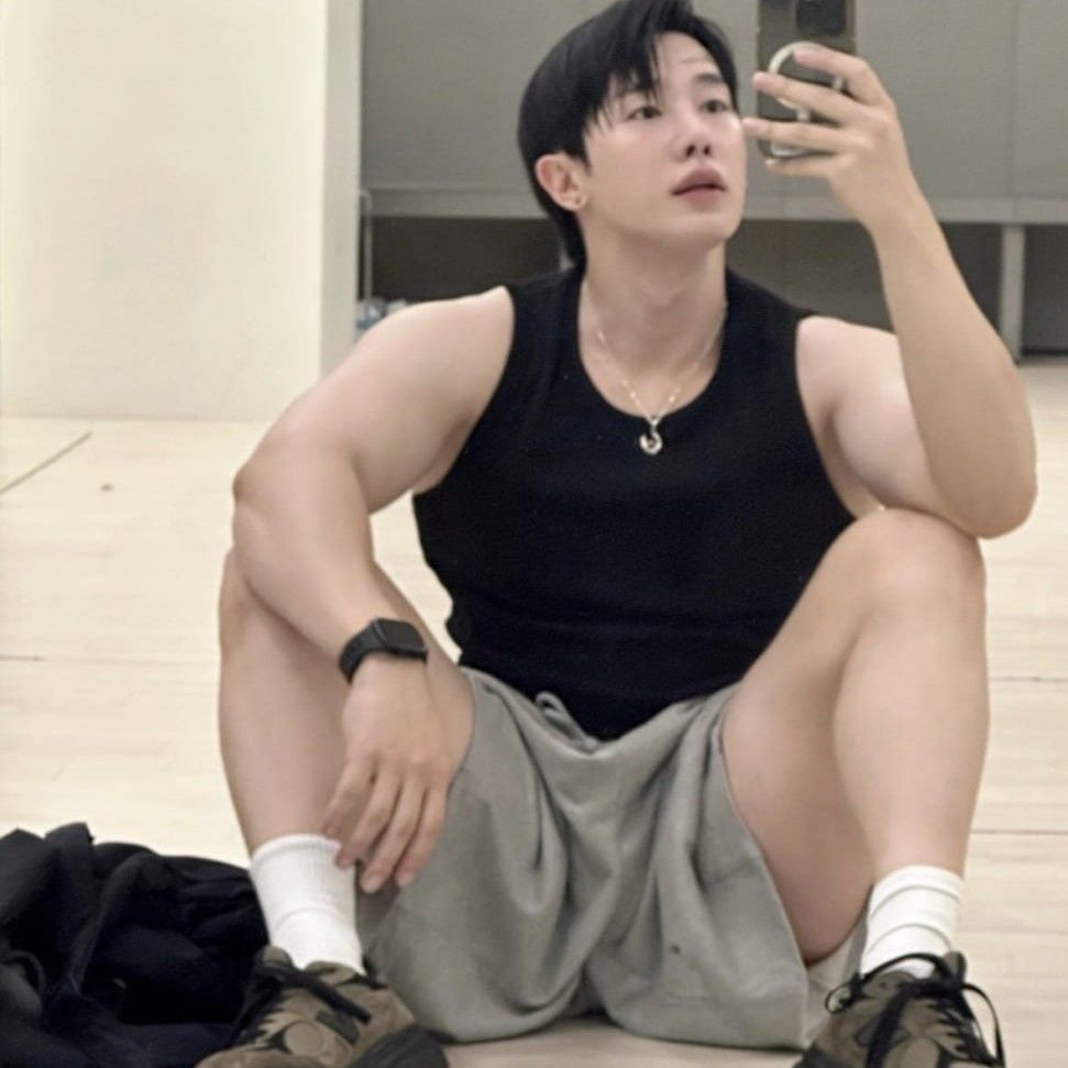 A moment captured by Wonho's fan