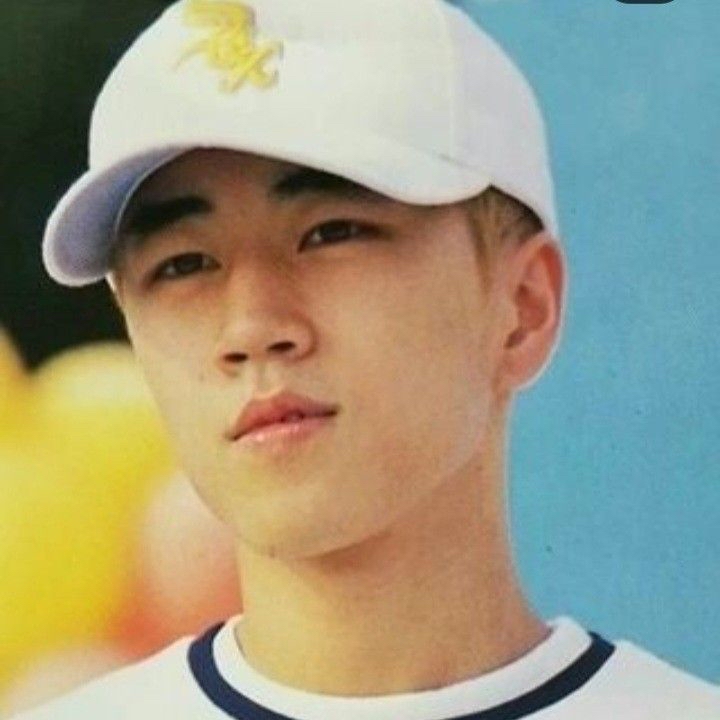 A moment captured by SECHSKIES's fan