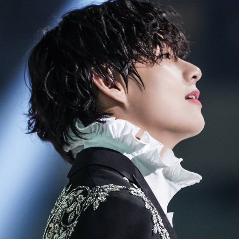 V (防彈少年團)的最新活動照片