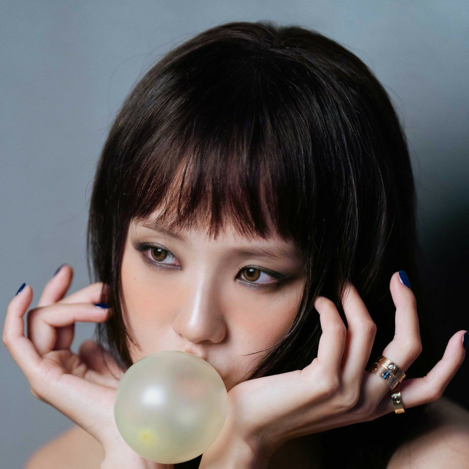 Behind-the-scenes cut of Jisoo (BLACKPINK)