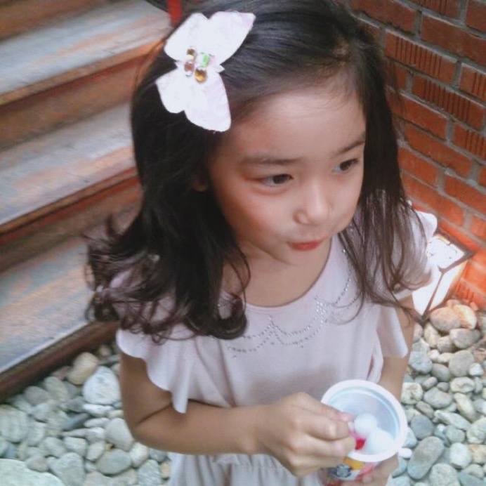 Behind-the-scenes cut of Leeseo (IVE)