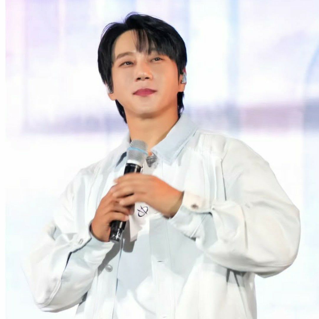 Behind-the-scenes cut of Hwang Chiyeol