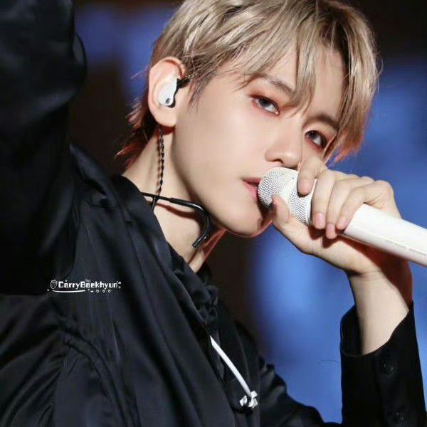 Foto aktivitas terbaru Baekhyun (EXO)