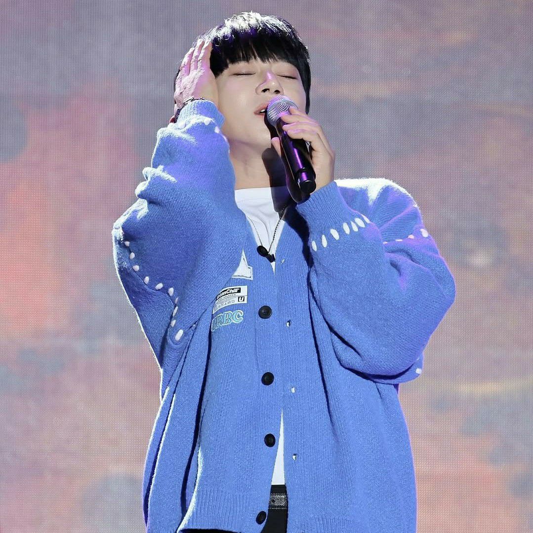 A moment captured by Hwang Chiyeol's fan