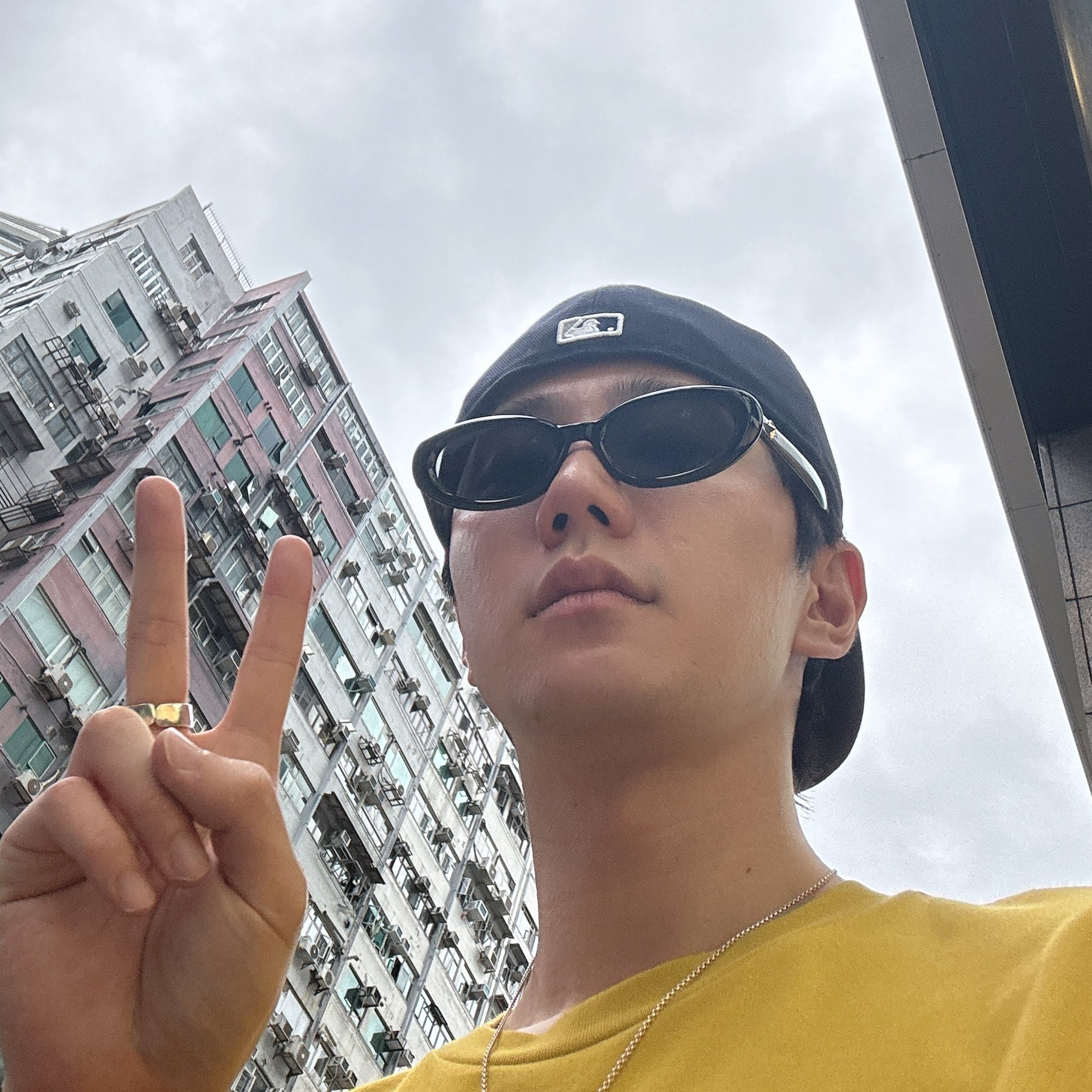 Behind-the-scenes cut of Lee Junyoung