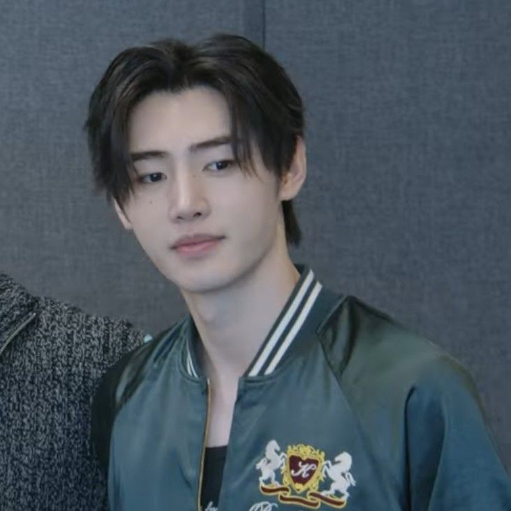 Latest photo of Sunghoon (ENHYPEN)