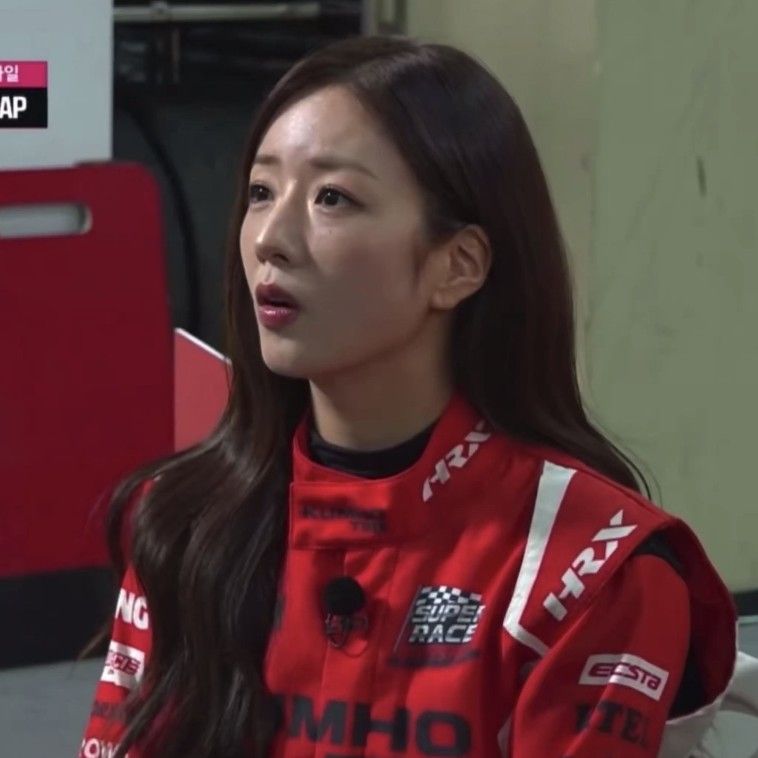 Recent activity shot of Yoon Bomi (Apink)