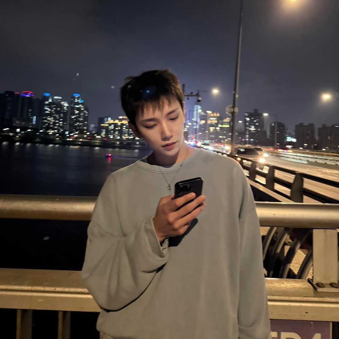 A moment captured by Joshua (SEVENTEEN)'s fan