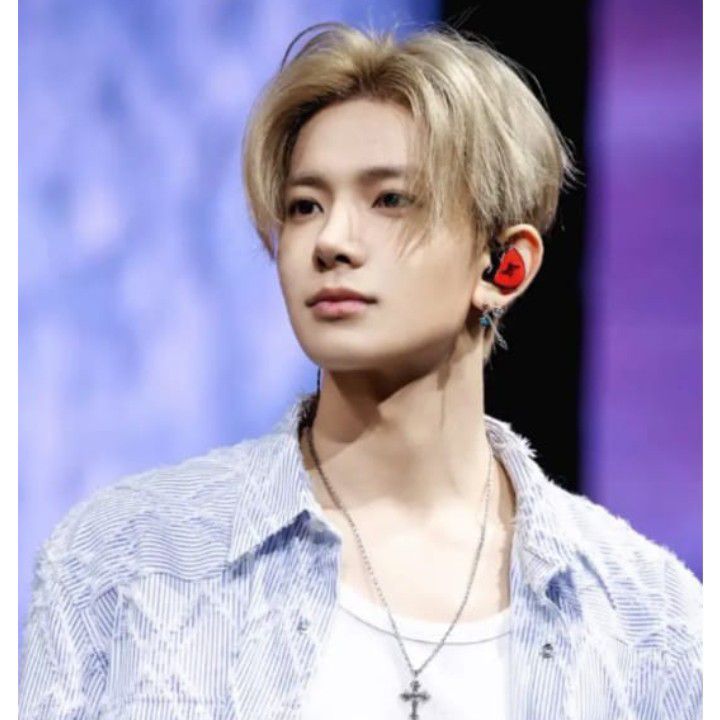 Latest photo of Heeseung (ENHYPEN)