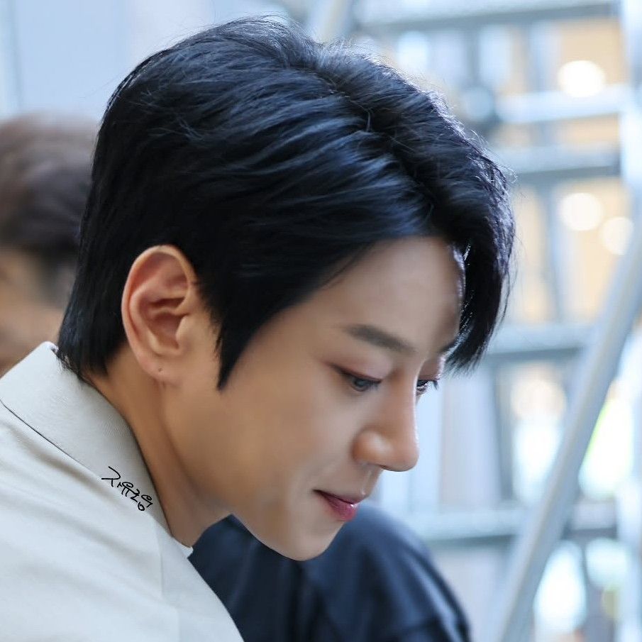 Recent activity shot of Hwang Chiyeol