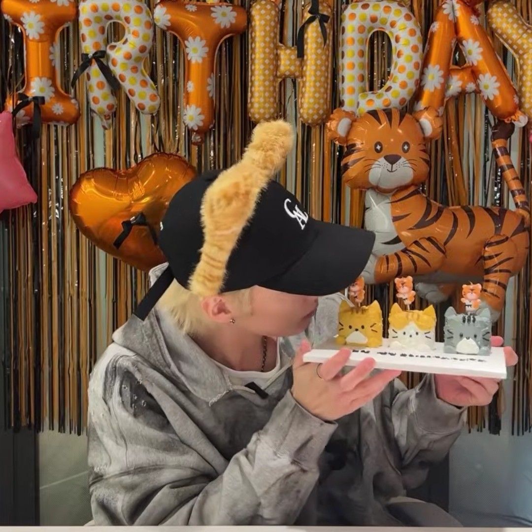 Lee Know (Stray Kids)的幕后花絮