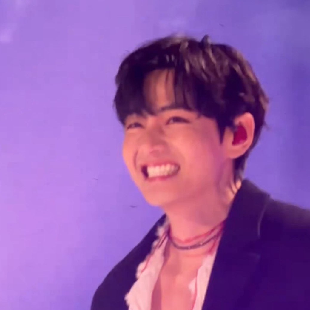 V (BTS)の舞台裏ショット