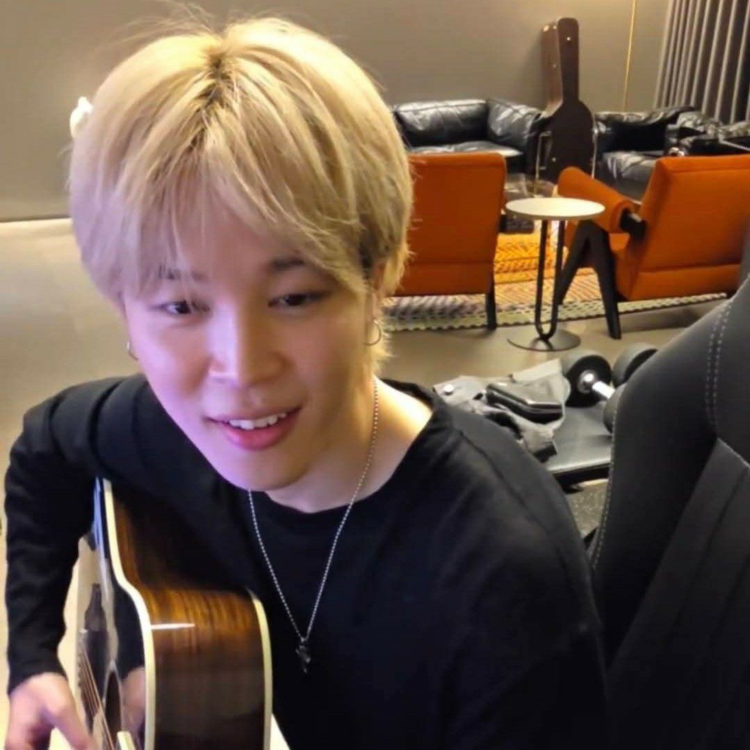 Momen yang diabadikan oleh penggemar Jimin (BTS)