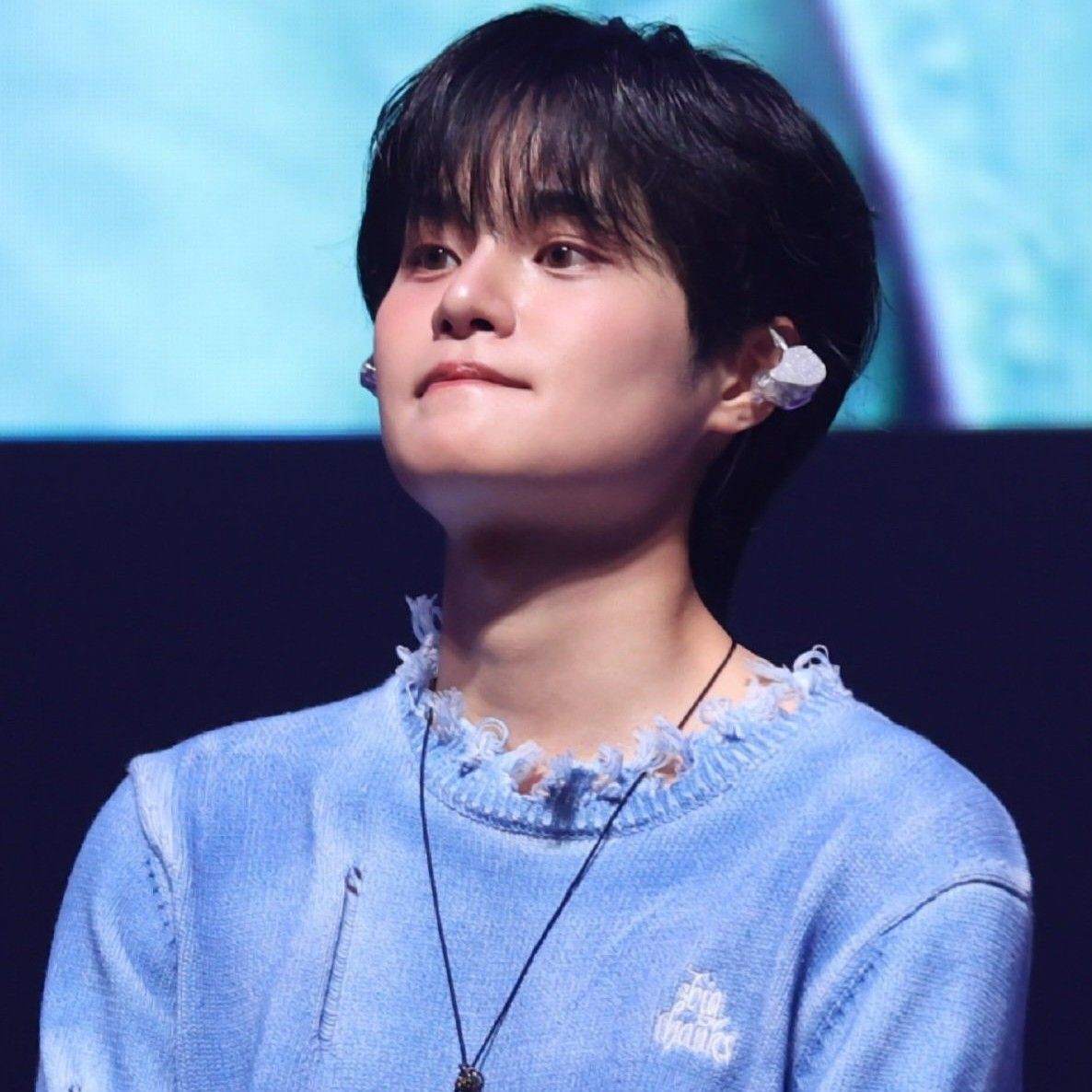 A moment captured by Lee Daehwi (AB6IX)'s fan