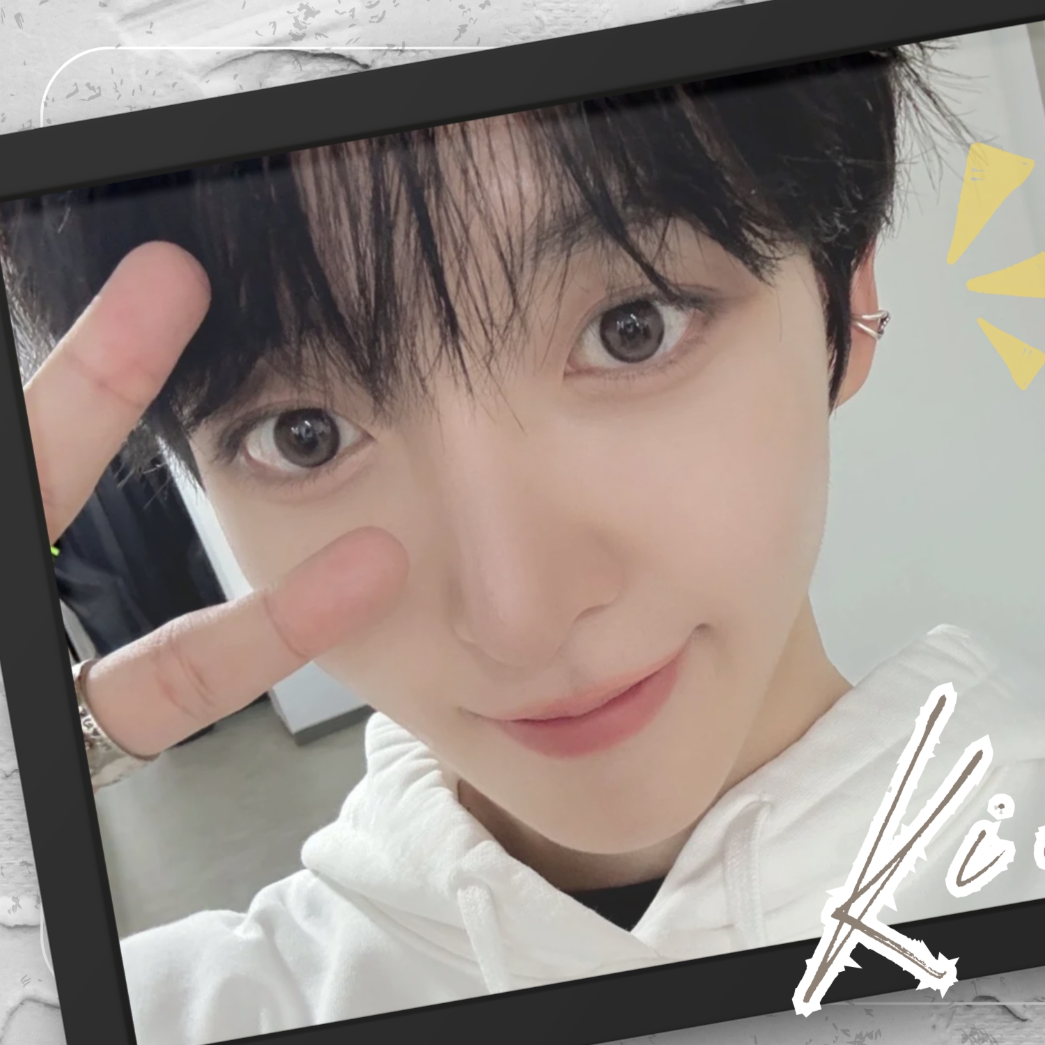Behind-the-scenes cut of Donghyeon (KickFlip)