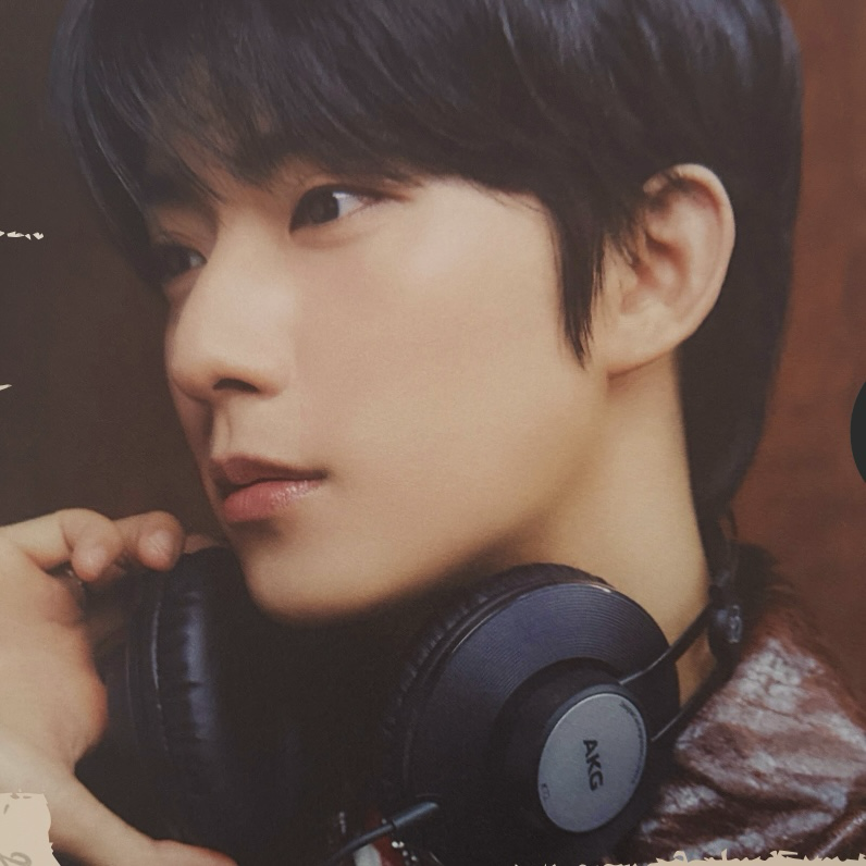 Behind-the-scenes cut of Gongchan (B1A4)