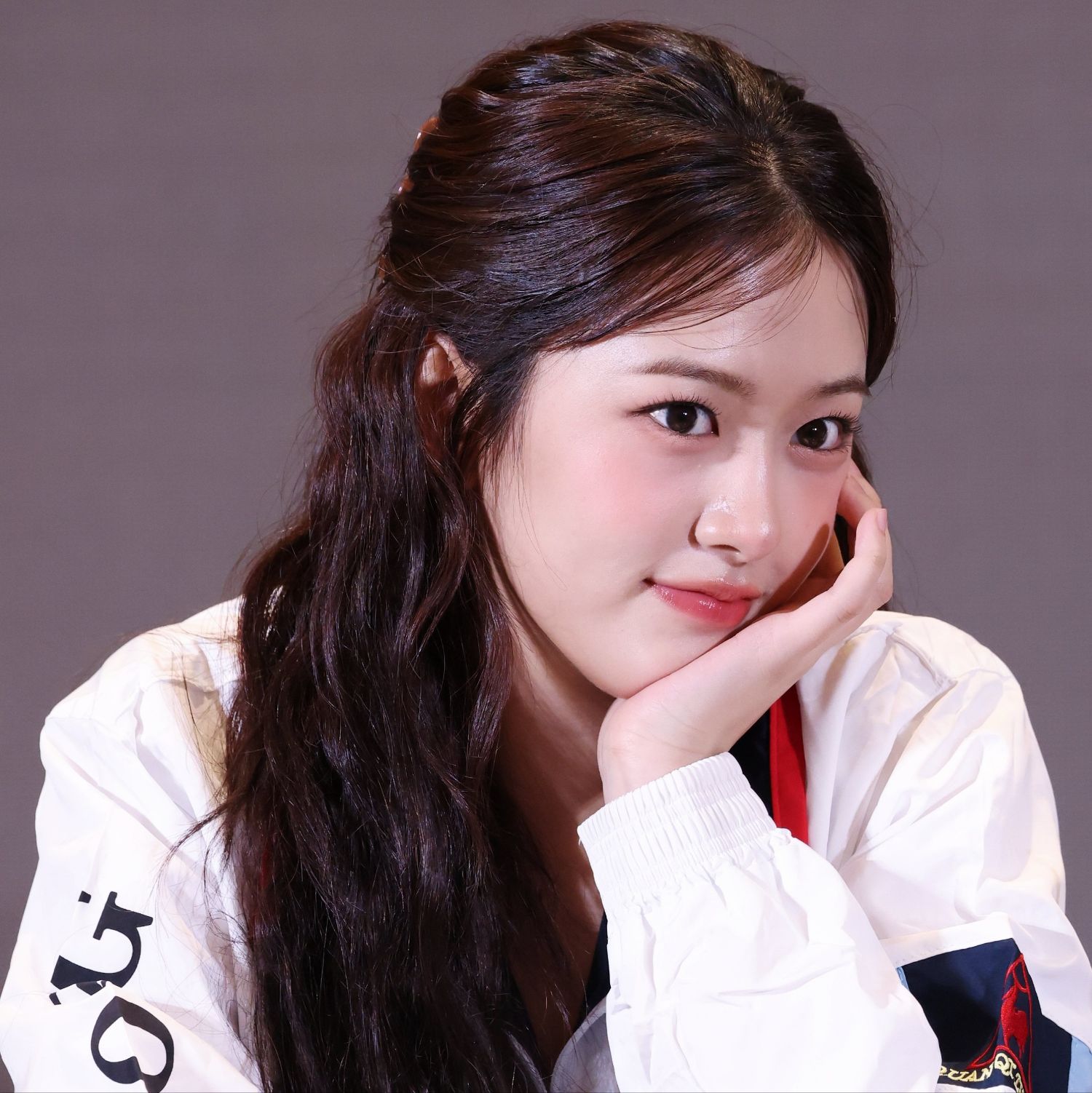 Behind-the-scenes cut of An Yujin (IVE)