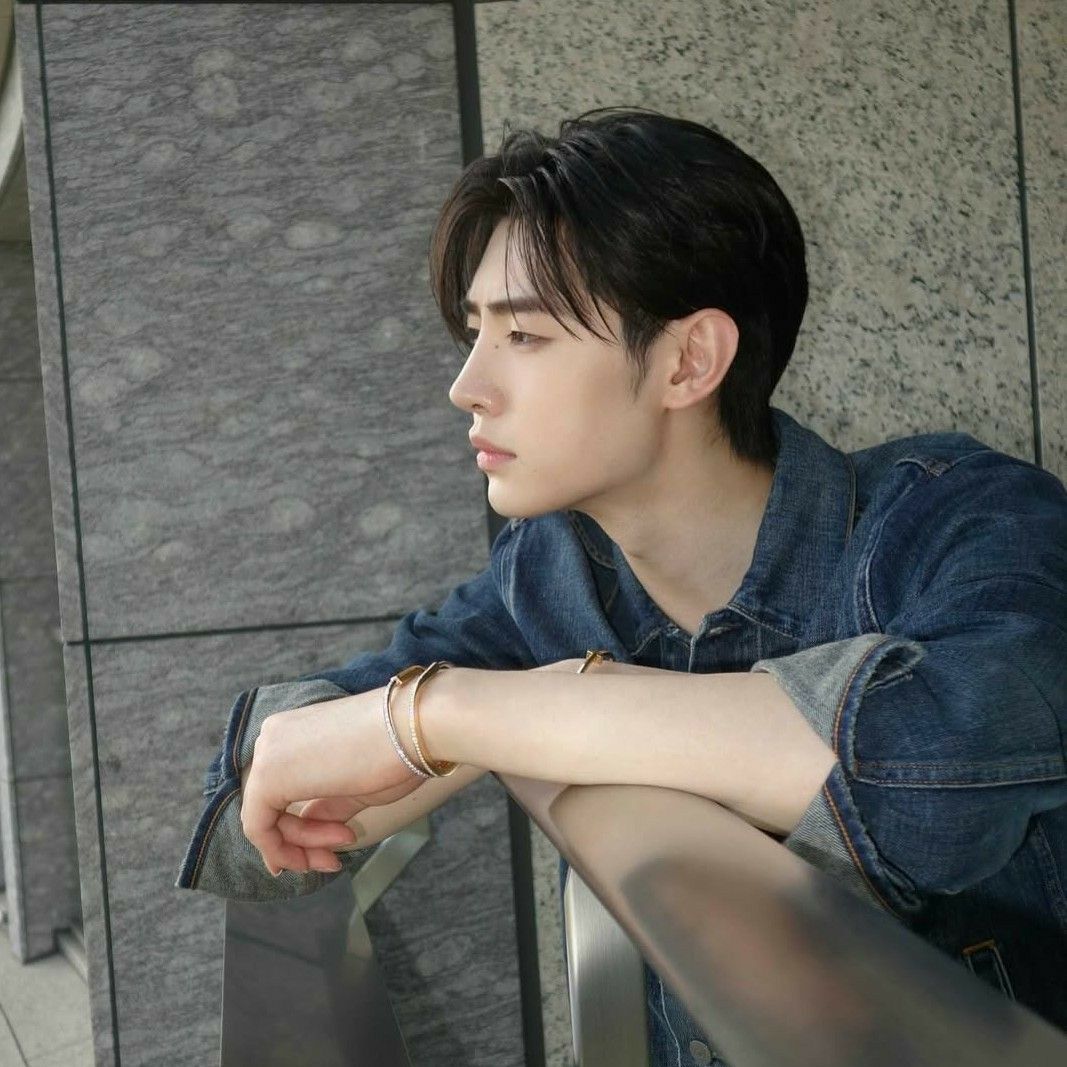 Recent activity shot of Sunghoon (ENHYPEN)