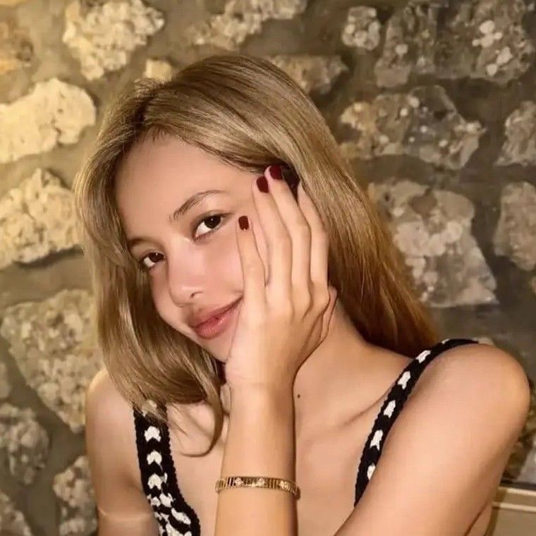 Momen yang diabadikan oleh penggemar Lisa (BLACKPINK)