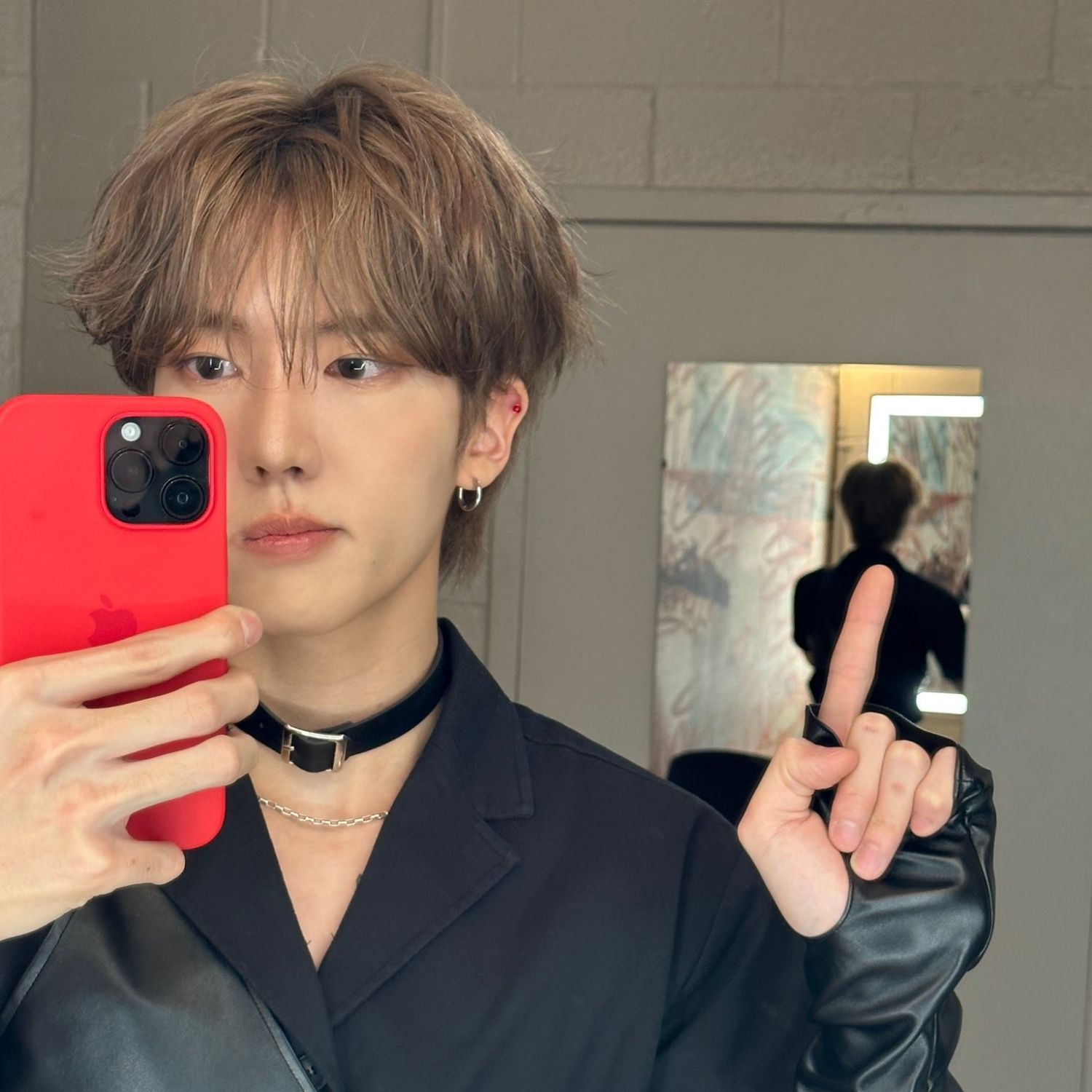 Behind-the-scenes cut of JUNG HOON (OMEGA X)