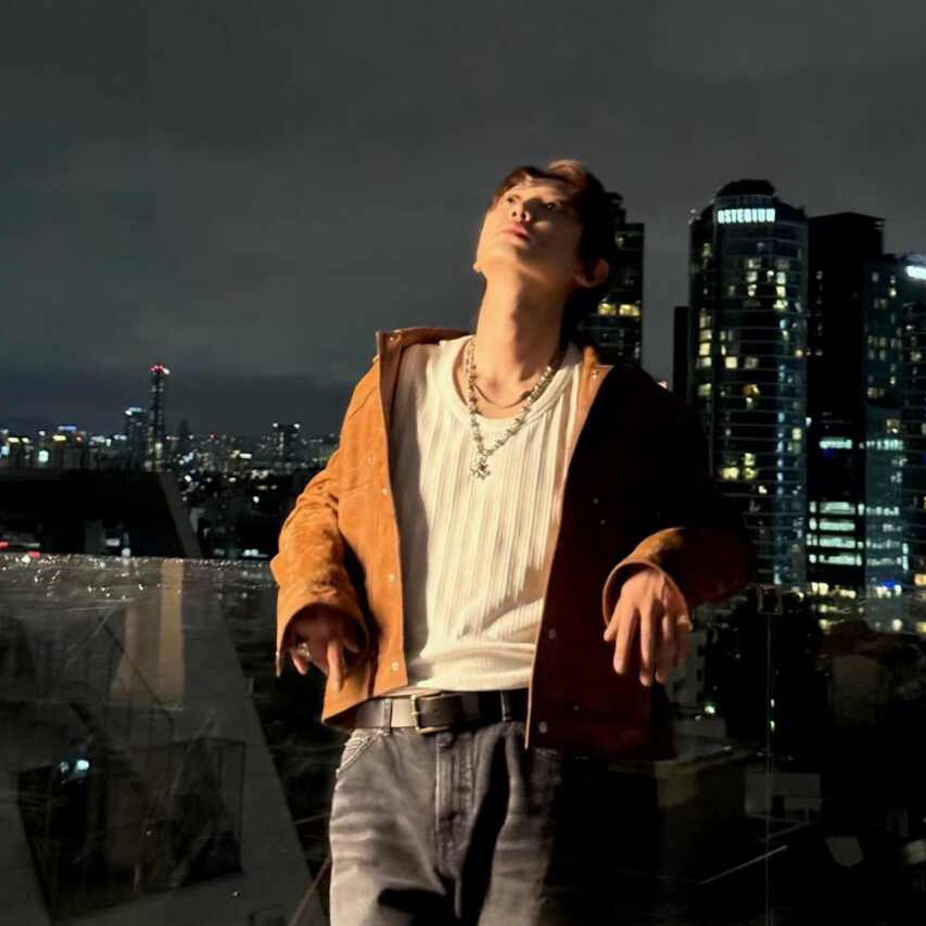 Recent activity shot of Chanyeol (EXO)