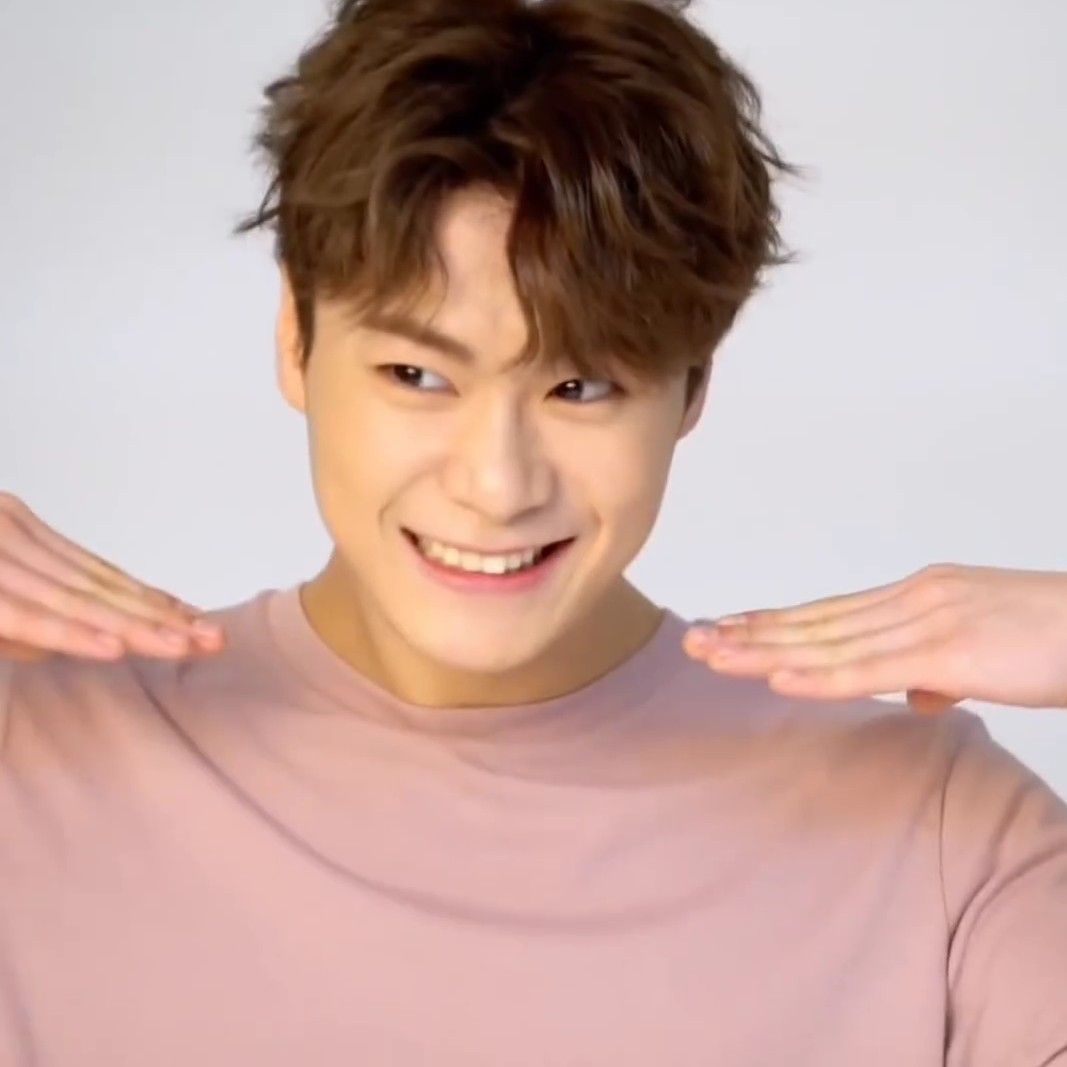 Foto aktivitas terbaru Moonbin (ASTRO)