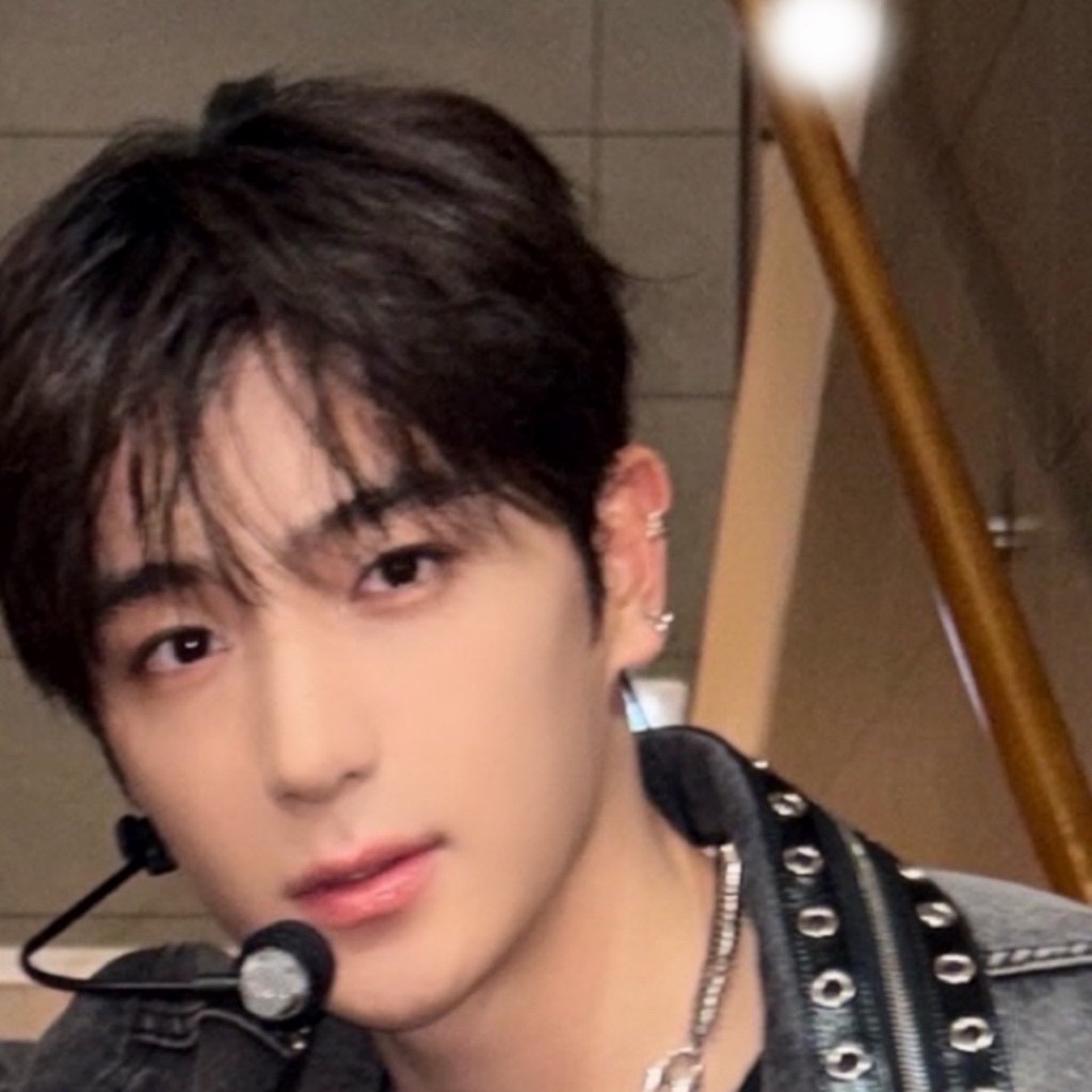 A moment captured by Hyunjae (THE BOYZ)'s fan