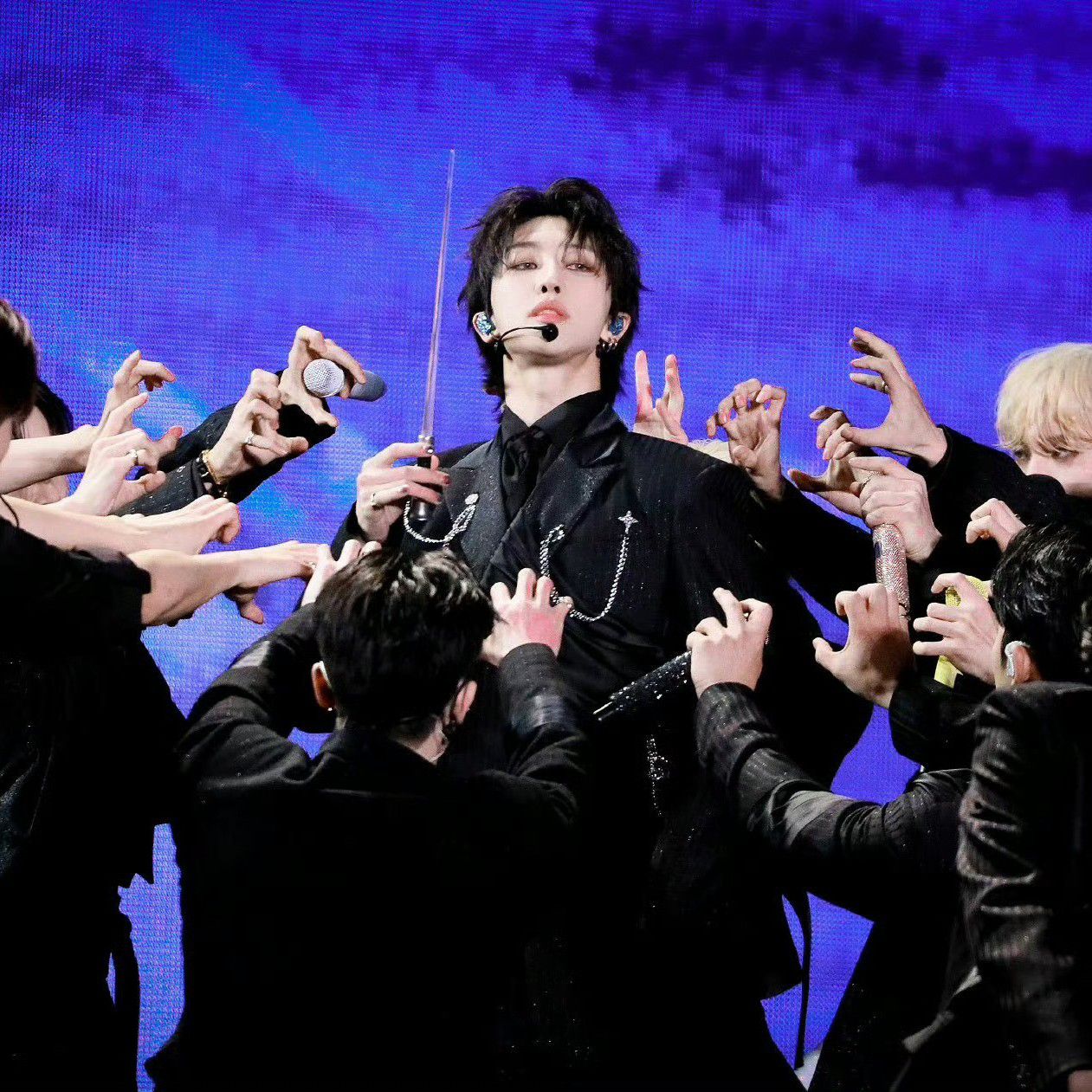 Behind-the-scenes cut of The 8 (SEVENTEEN)