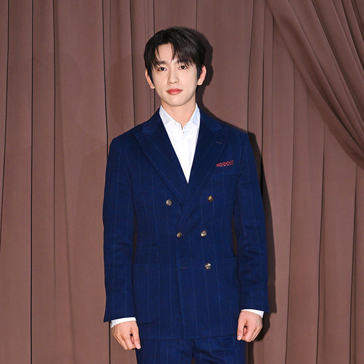 Behind-the-scenes cut of Jinyoung (GOT7)