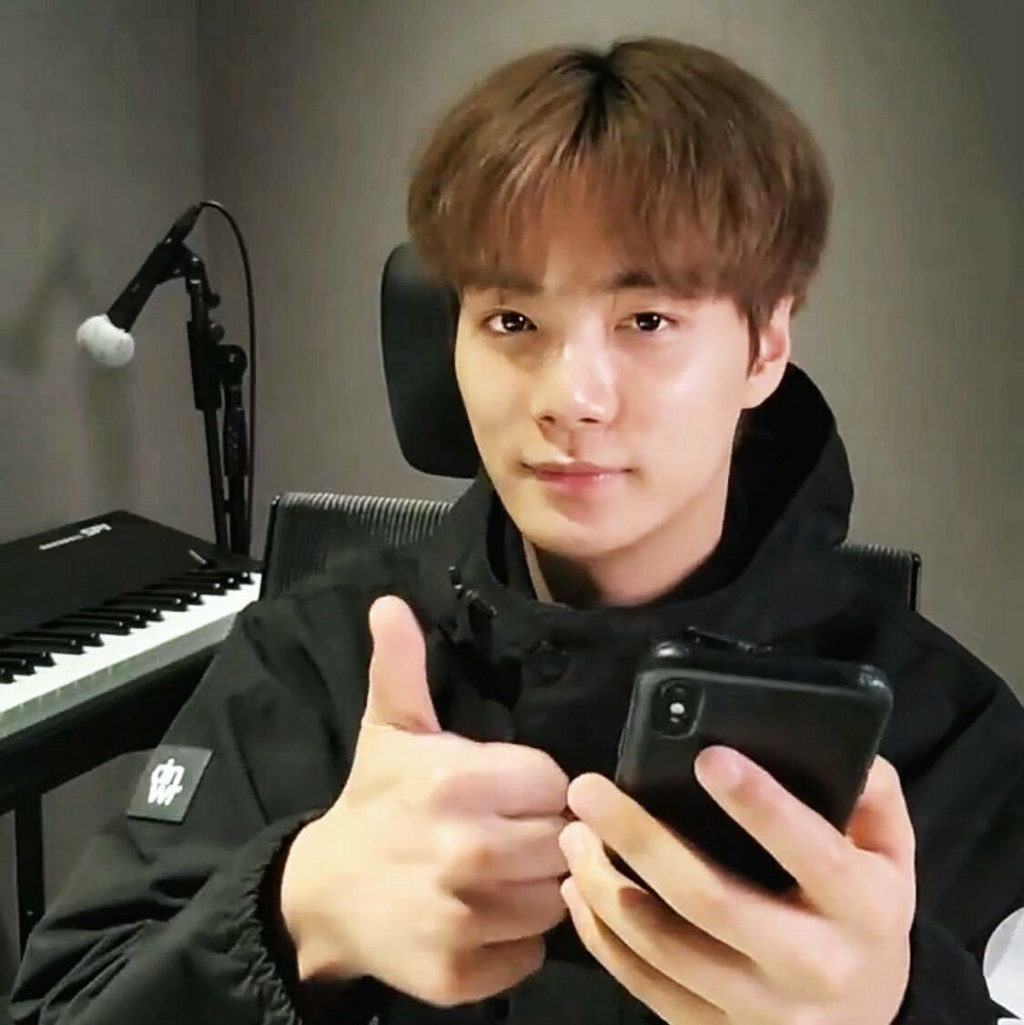 Behind-the-scenes cut of Kim Jonghyeon
