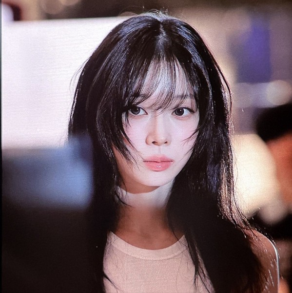 윈터 (에스파)의 매력을 담은 최애돌 대표 사진