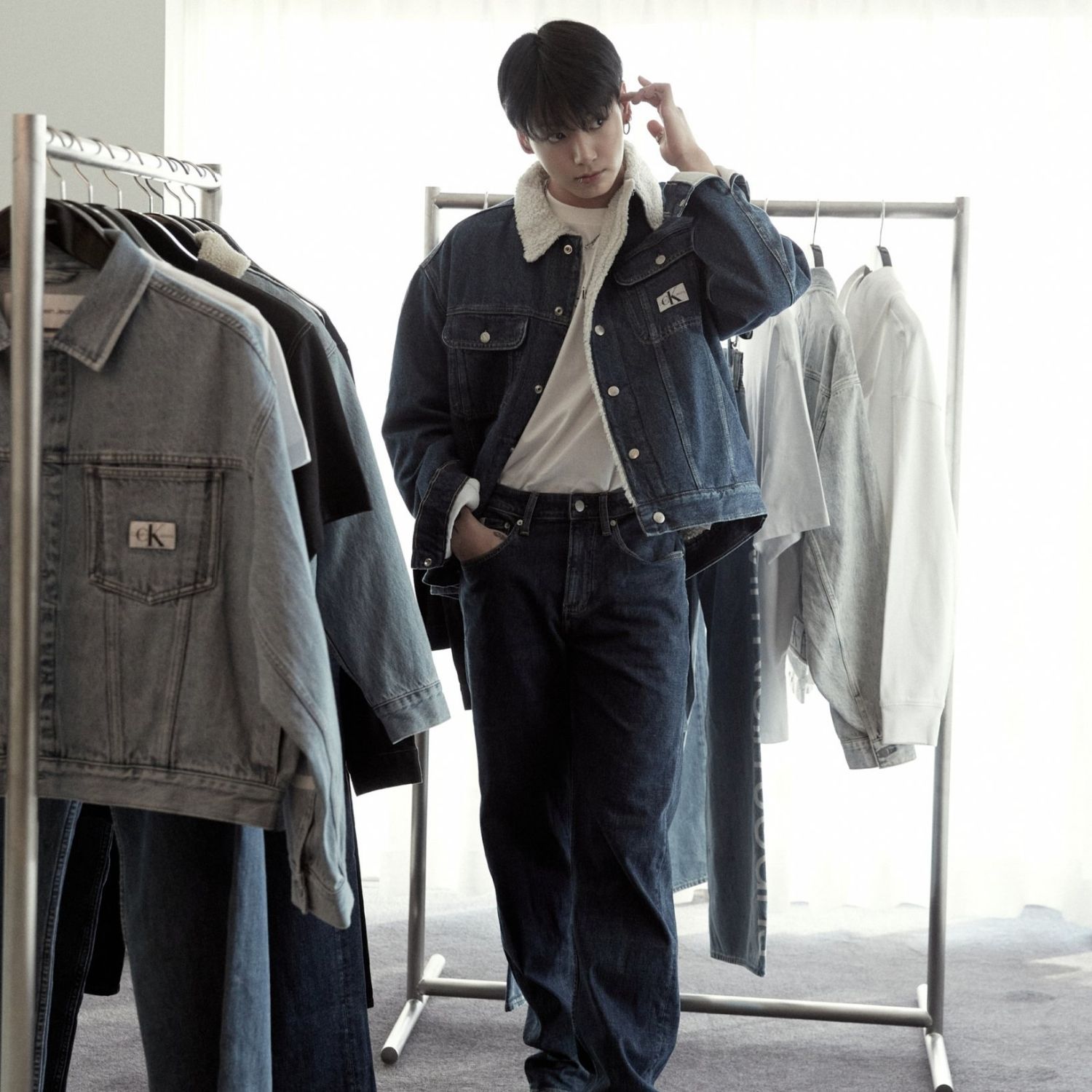 Foto aktivitas terbaru Jungkook (BTS)