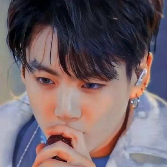 Foto aktivitas terbaru Jungkook (BTS)