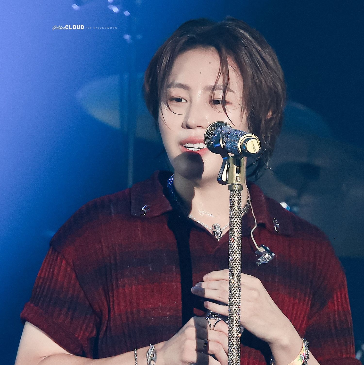 A moment captured by Ha Sungwoon's fan
