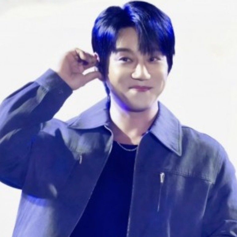 Latest photo of Hwang Chiyeol